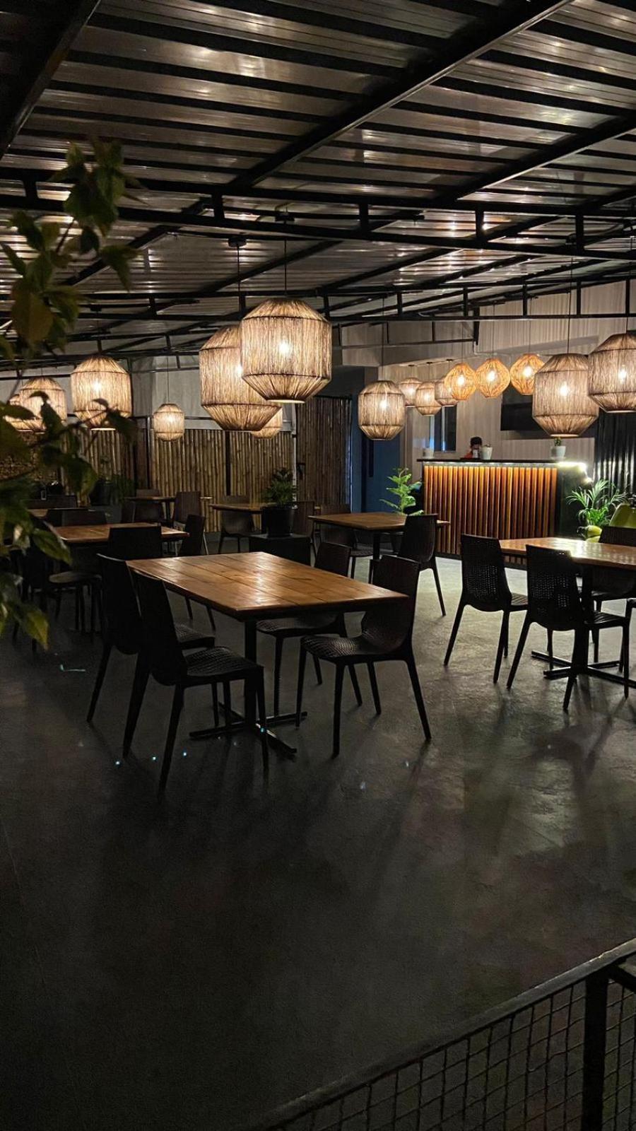 Hotel Travellers Inn Шилонг Екстериор снимка