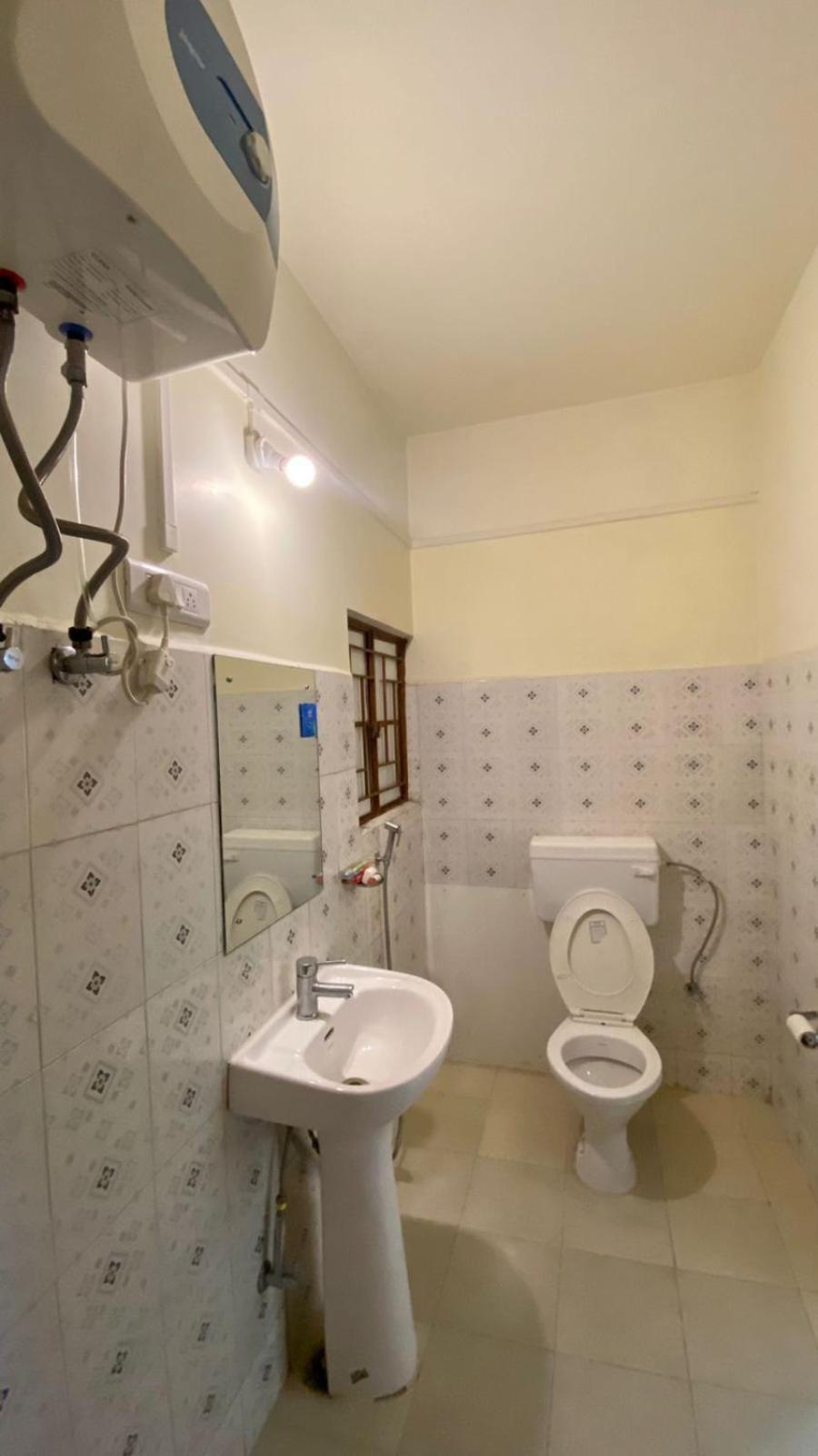Hotel Travellers Inn Шилонг Екстериор снимка
