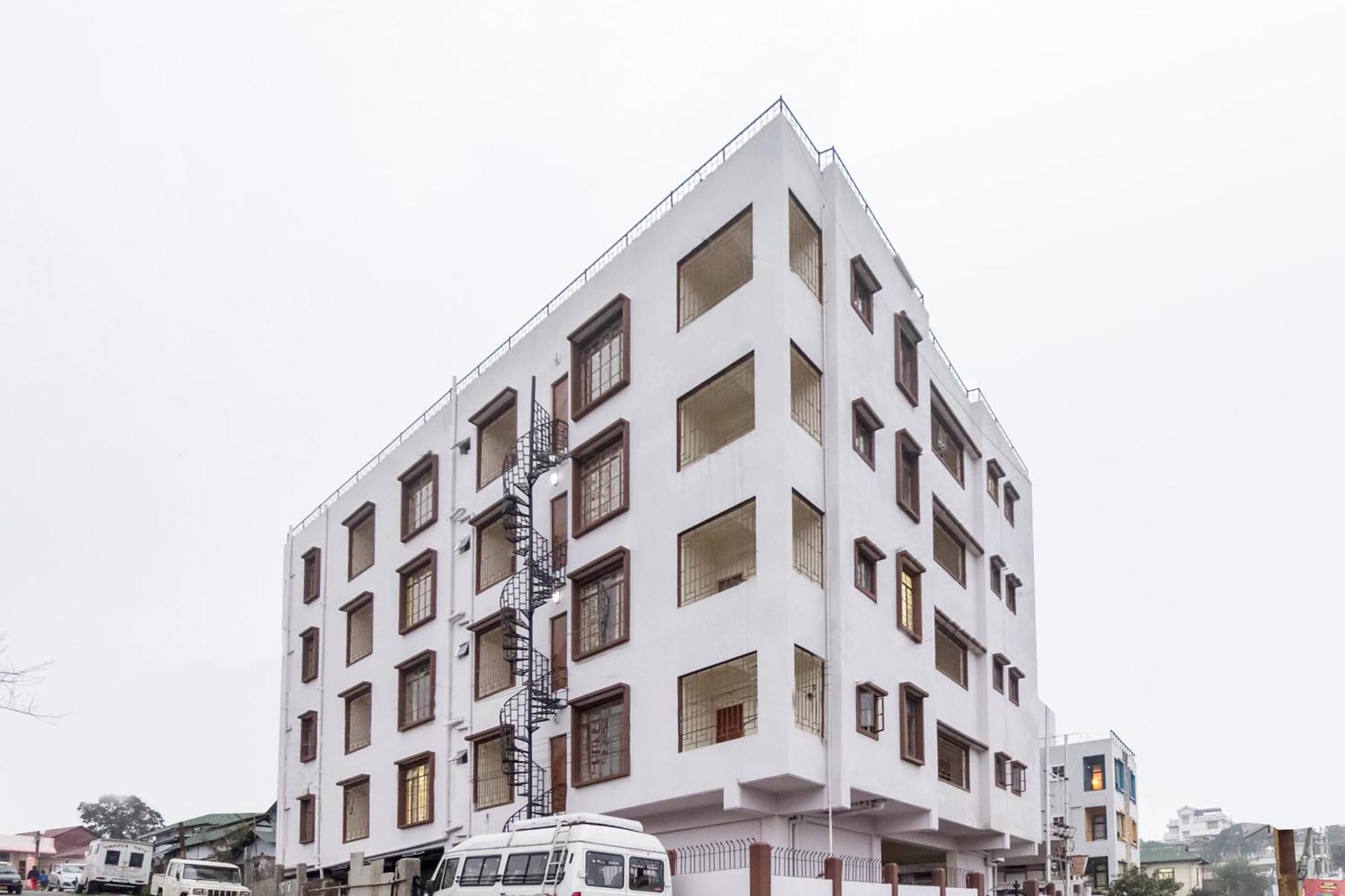 Hotel Travellers Inn Шилонг Екстериор снимка