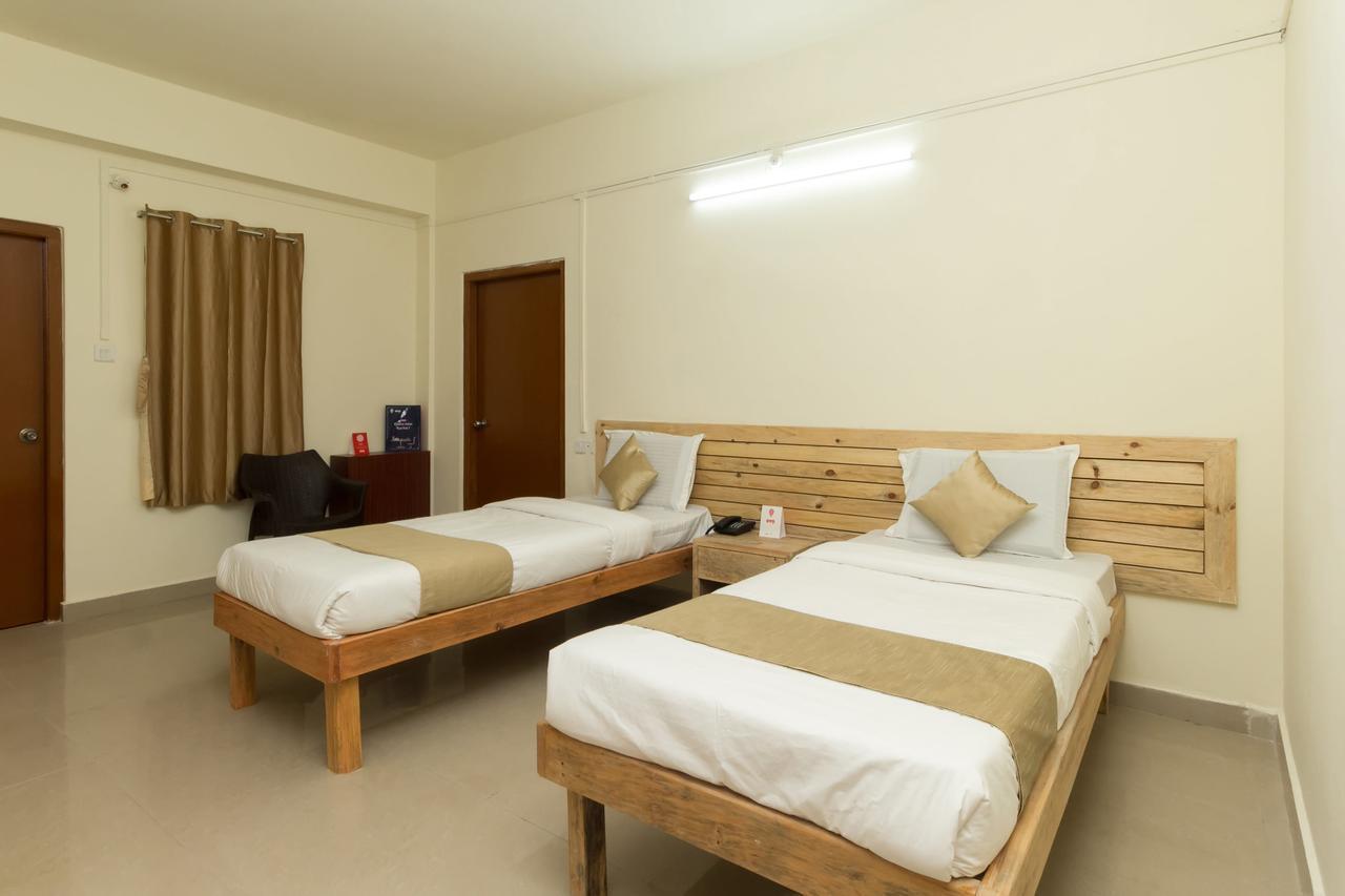 Hotel Travellers Inn Шилонг Екстериор снимка