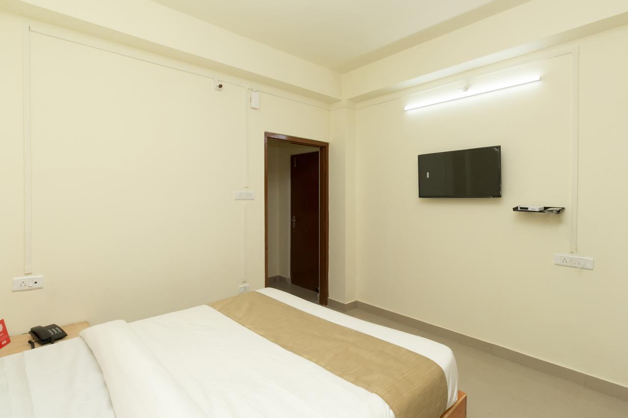 Hotel Travellers Inn Шилонг Екстериор снимка