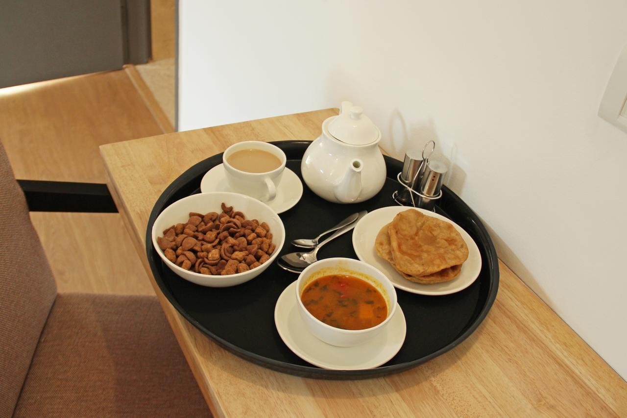 Hotel Travellers Inn Шилонг Екстериор снимка