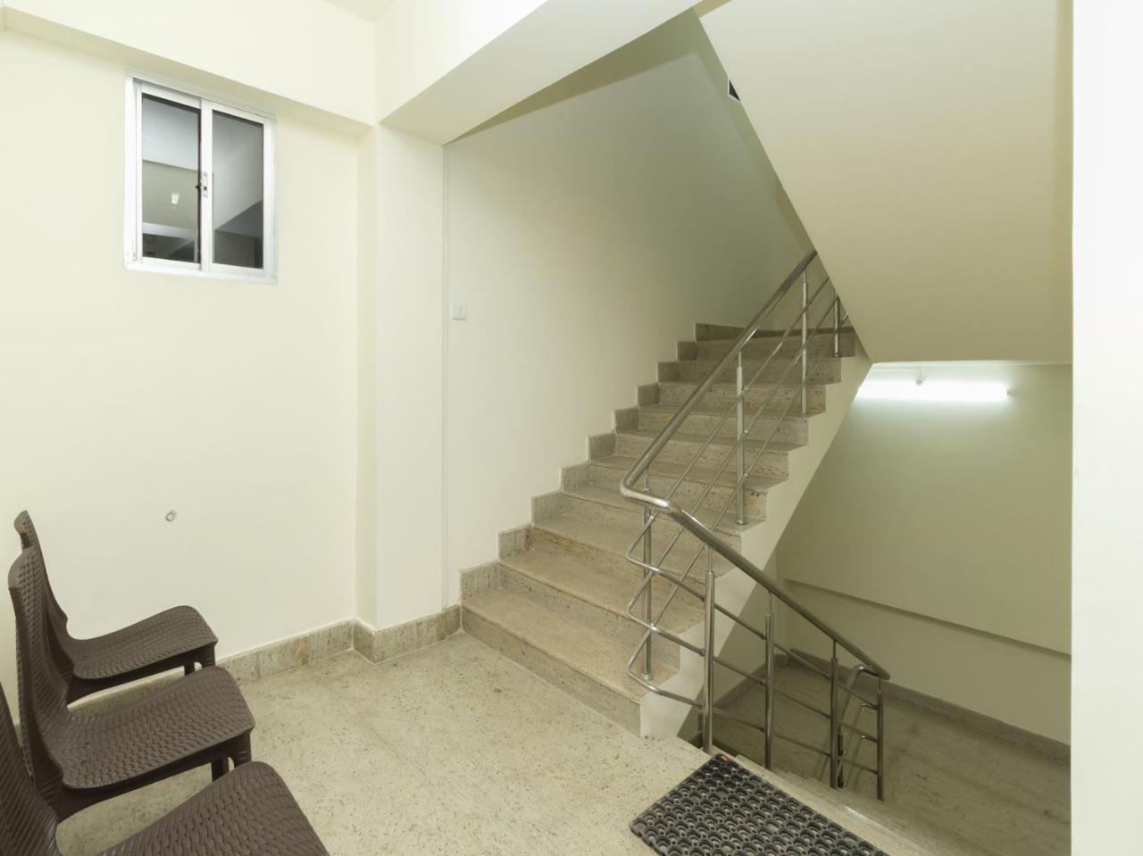 Hotel Travellers Inn Шилонг Екстериор снимка