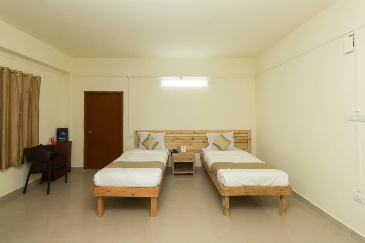Hotel Travellers Inn Шилонг Екстериор снимка
