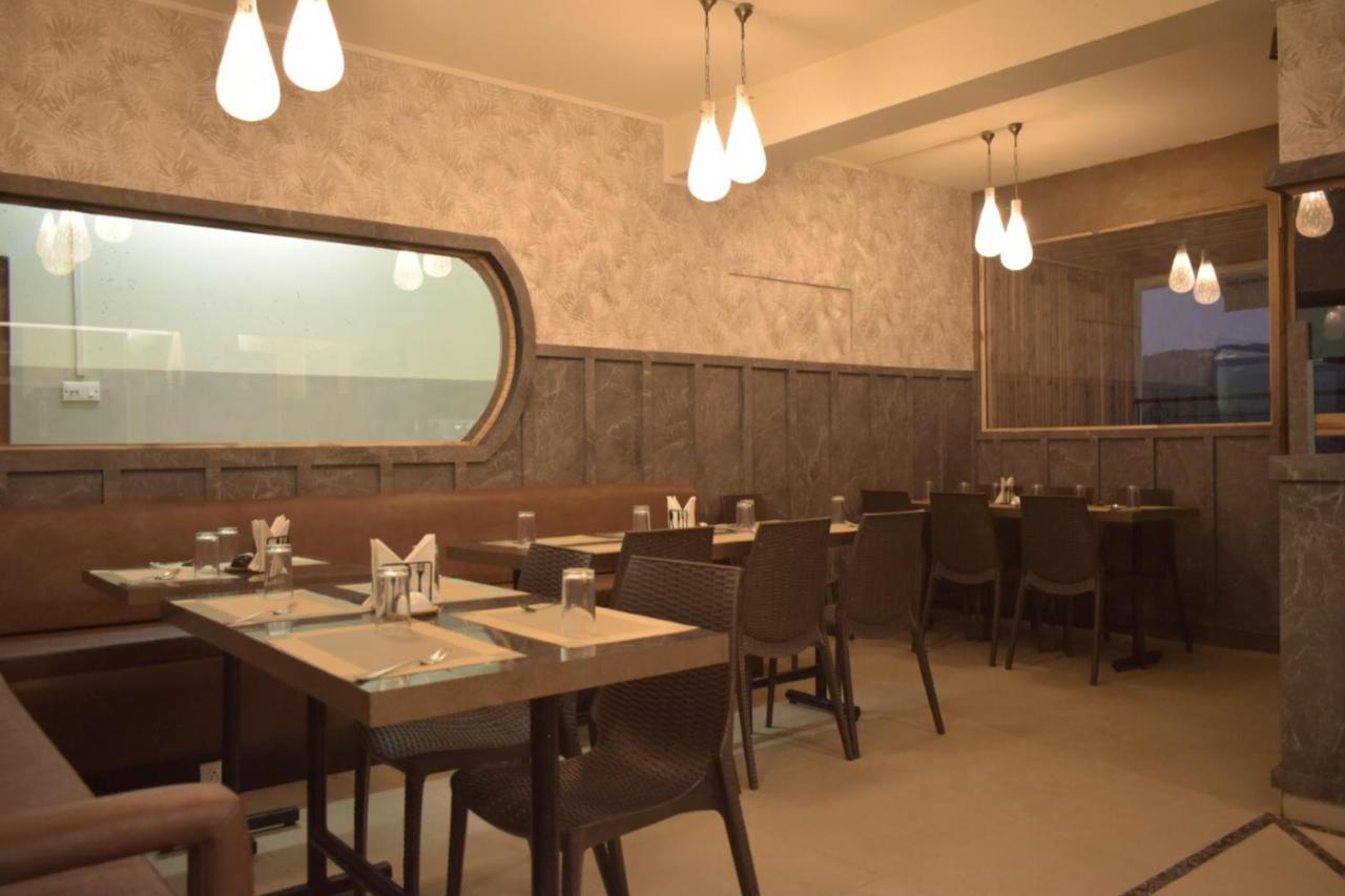 Hotel Travellers Inn Шилонг Екстериор снимка