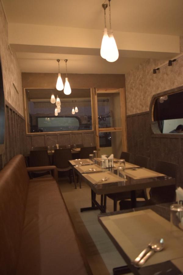 Hotel Travellers Inn Шилонг Екстериор снимка