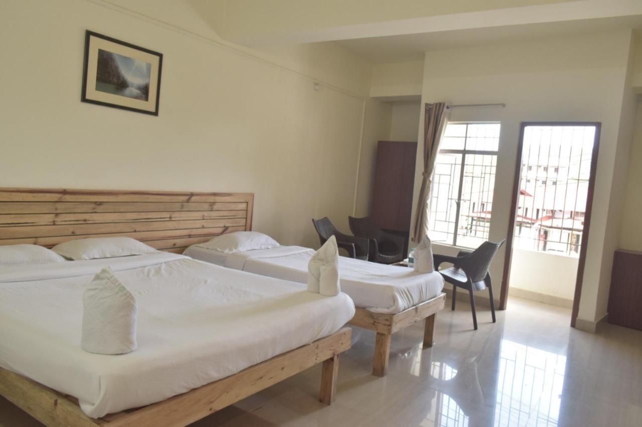 Hotel Travellers Inn Шилонг Екстериор снимка