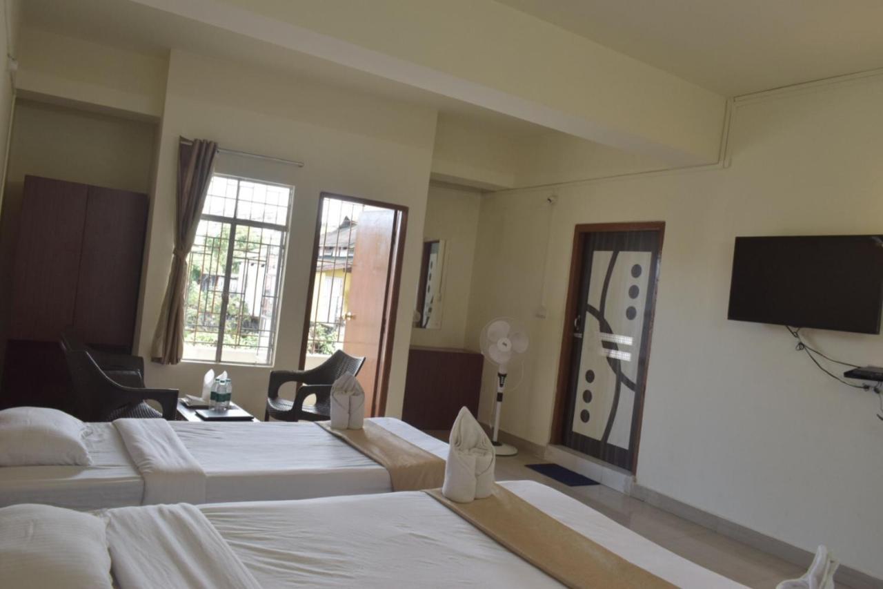 Hotel Travellers Inn Шилонг Екстериор снимка