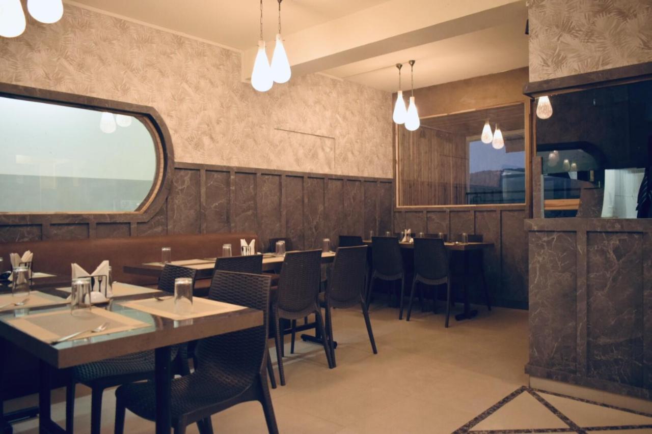 Hotel Travellers Inn Шилонг Екстериор снимка