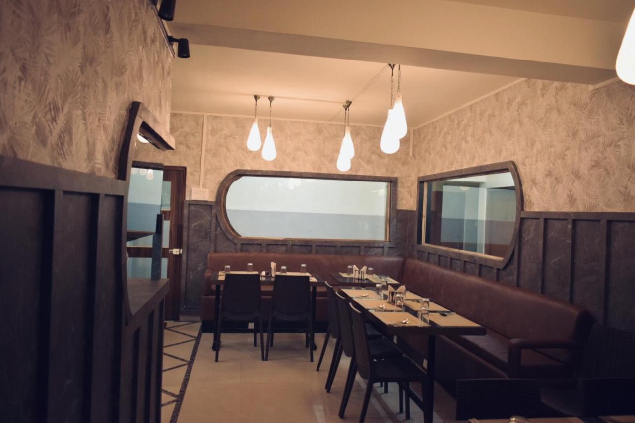 Hotel Travellers Inn Шилонг Екстериор снимка